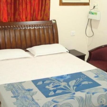 Lloyds Guest House, North Boag Road, T. Nagar Τσενάι Εξωτερικό φωτογραφία
