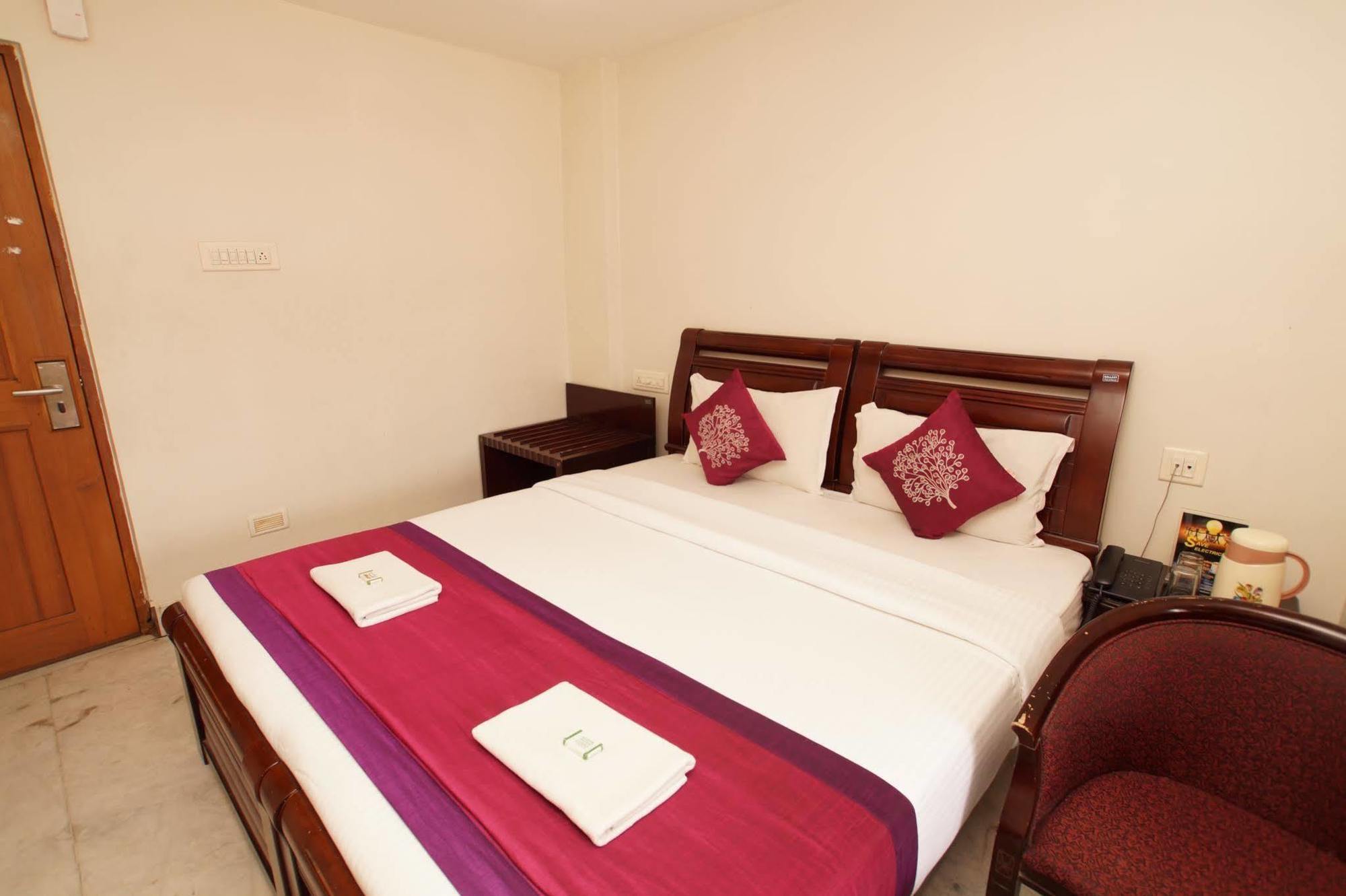 Lloyds Guest House, North Boag Road, T. Nagar Τσενάι Εξωτερικό φωτογραφία